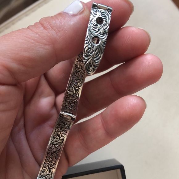 GUCCI sterling silver with blue enamel and feline faces. Buckle bangle bracelet. - Picture 10 of 16